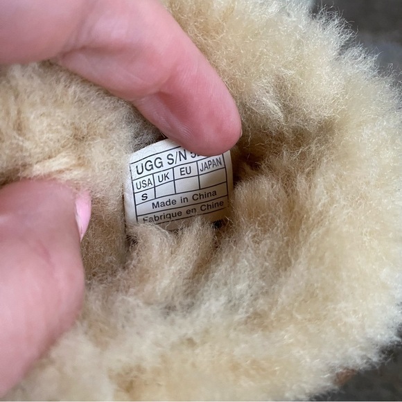 Ugg Baby Unisex Boo Sheepskin Boots Suede Leather Fur Lined Tan Cream: Small - Picture 9 of 12